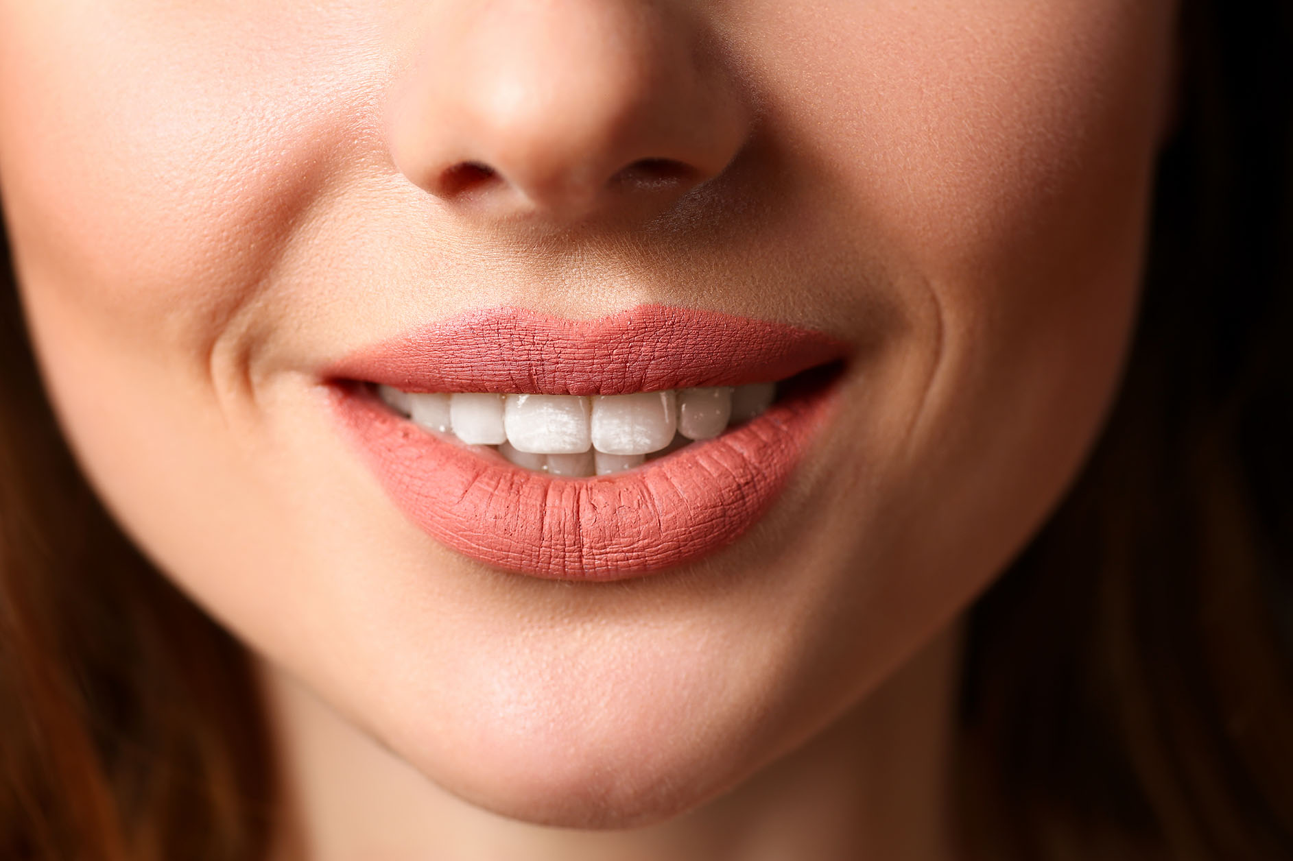 closeup photo of woman's chin